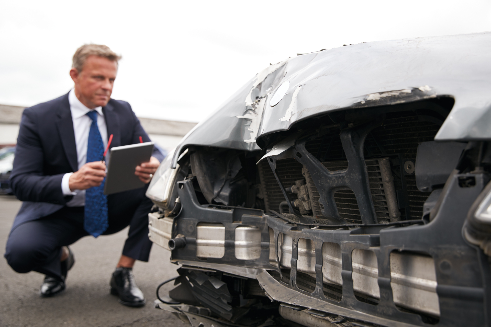 The Difference Between an Insurance Settlement and a Lawsuit in California Car Accidents